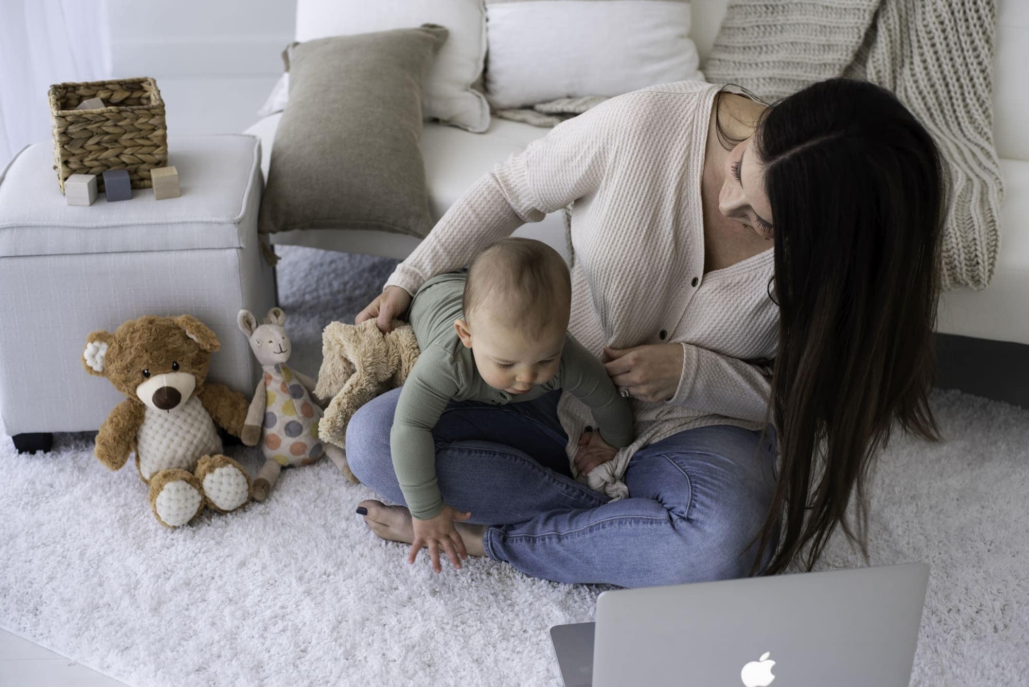 32 Best Stay At Home Jobs For Moms & Dads (Great, Flexible Ideas!). Becoming a mom is one of the best things to ever happen to me, and I love that my job is flexible enough that I get to spend time playing with my daughter and watching her grow up. While I know that this isn't for everyone, parents have a range of options these days. Jobs for stay-at home moms with no degree, Freelance jobs for parents, Online jobs for stay at home moms and dads
